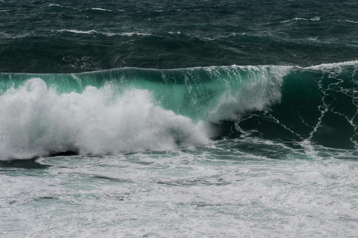 Crypto Dips & Market Swings: Your Algo's Edge in Uncertain Times! rough waves