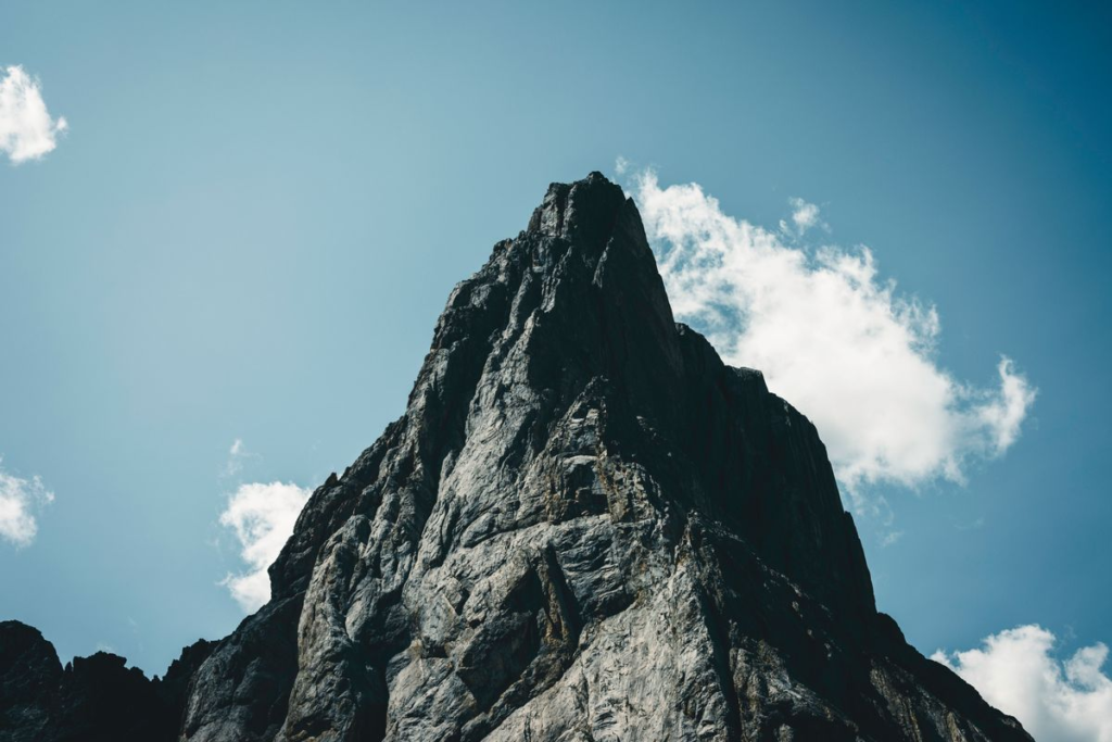 Gold Crash & Fed Shocks: How to Build Unshakeable Trader Clarity mountain