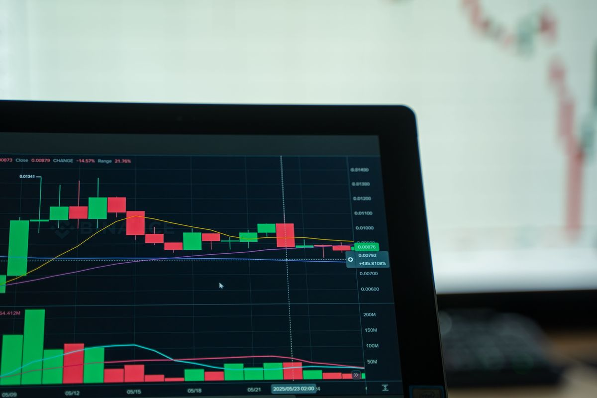 Dalio's Bubble Warning, Tether's Audit: Your Weekly Dev-Trader Reality Check volatility