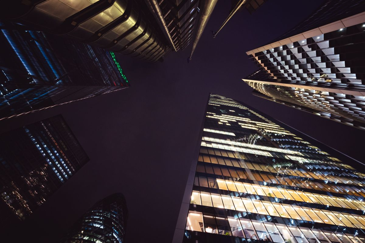Rates Up, AI Up: Your Weekly Dev-Trader Blueprint for Profit futuristic city